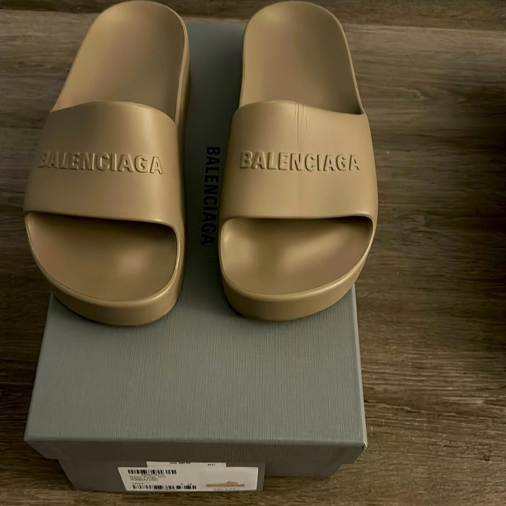 Balenciaga chunky slides- taupe
